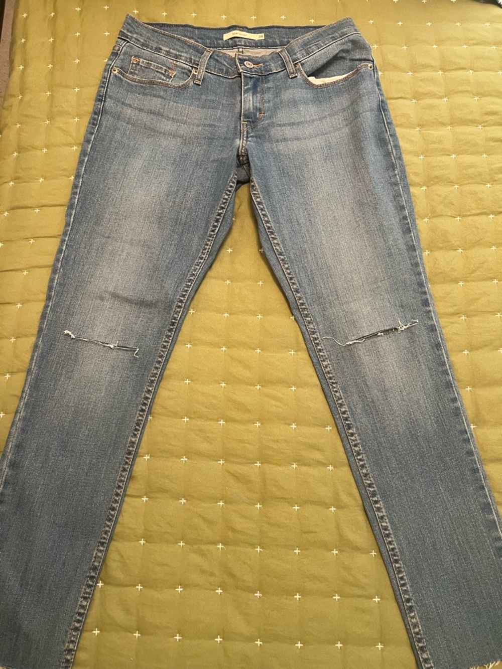 Levi's Women's Skinny Jeans - Light Blue with Knee Distress